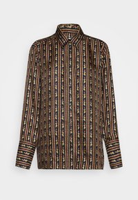 Chemise noire à manches longues avec boutons, motifs de rayures verticales floraux et en forme de chaîne dans des tons jaunes, rouges et verts.