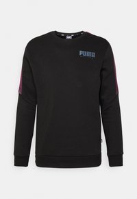 Černá mikina s kulatým výstřihem, na hrudi se modrým logem PUMA a fialovými akcenty na ramenou. Vyrobena z měkké tkaniny.
