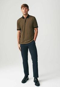Next ZIP NECK SMART REGULAR FIT - Polosärk - bronze black