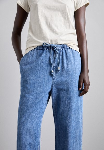 rag & bone ULTRA FEATHERWEIGHT LOGAN BEACH PANT - Brīva piegriezuma džinsi - delmar