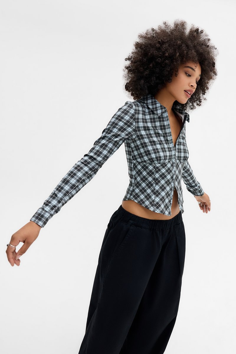 BDG - Jupe courte en denim à taille basse noire | Urban Outfitters FR