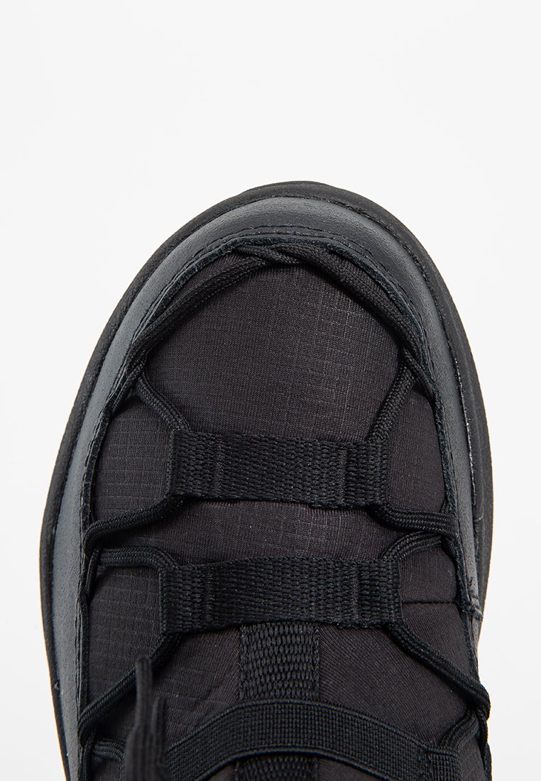 UNEEK SNK CHUKKA II