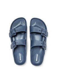 Sandalias azul marino de plástico, con dos correas ajustables con hebillas cuadradas y una plantilla texturizada. Diseño de punta redondeada.