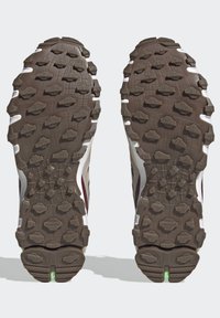 Παπούτσια trail running με υφασμάτινες καφέ ελαστικές σόλες. Διαθέτουν σχέδια για πρόσφυση και απελευθέρωση λάσπης, ε reinforced toe και heel για αντοχή.