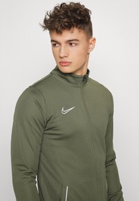 Nike Performance M NK DRY ACD21 TRK SUIT K - Fato de treino - medium olive/white