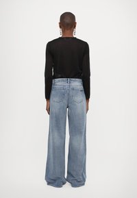 MICHAEL Michael Kors WIDE LEG  - Široke kavbojke - blue