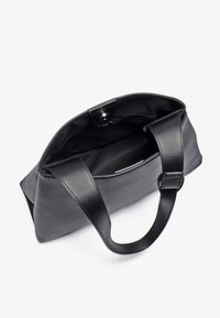 Schwarze Leder-Shoppertasche mit strukturiertem Design, glatter Oberfläche und einer Innen Tasche. Ausgestattet mit zwei stabilen Griffen und einem Druckknopfverschluss.