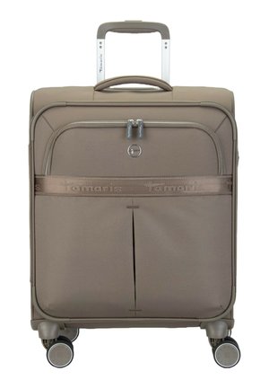 Valise beige en soft-shell avec quatre roues, poignée extensible, poche frontale zippée et une sangle horizontale avec logo au-dessus d'une poche frontale inférieure.