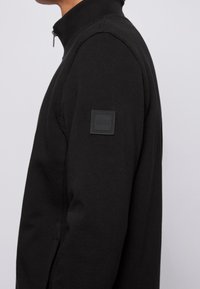 BOSS Bomber bunda - black