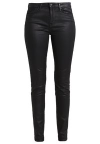 Svarta smala jeans i denim med en slät textur. Har standardfickor, knappstängning och en minimalistisk design.