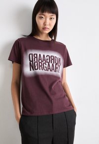 Mads Nørgaard SINGLE TRENDA TEE - Print T-shirt - sassafras