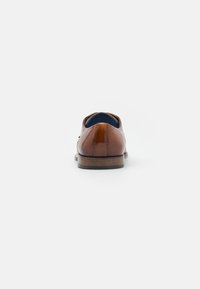 bugatti Derbies & Richelieus - cognac