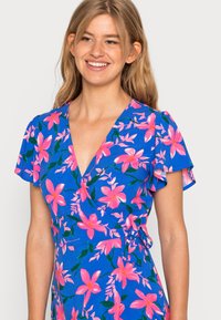 Even&Odd Vestido de dia - blue/pink