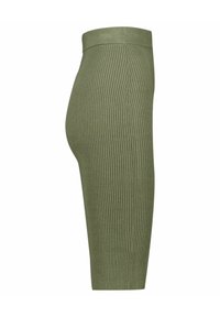 Ribbed, olivgrüne Leggings mit einer figurnahen Silhouette, die einen breiten Bund und einen strukturierten Stoff für zusätzlichen Stretch aufweisen.