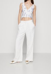 Abercrombie & Fitch Tygbyxor - white