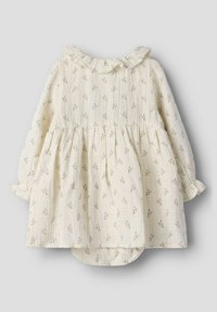 Vestito per bambino color crema con maniche lunghe, collo e polsini arricciati e piccolo motivo a fiori.