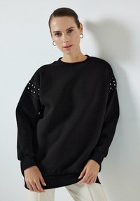 STONE DETAIL - Ikdienas džemperis - black