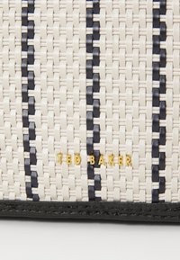 Ted Baker RIVIR CROSS BODY BAG - Axelremsväska - navy