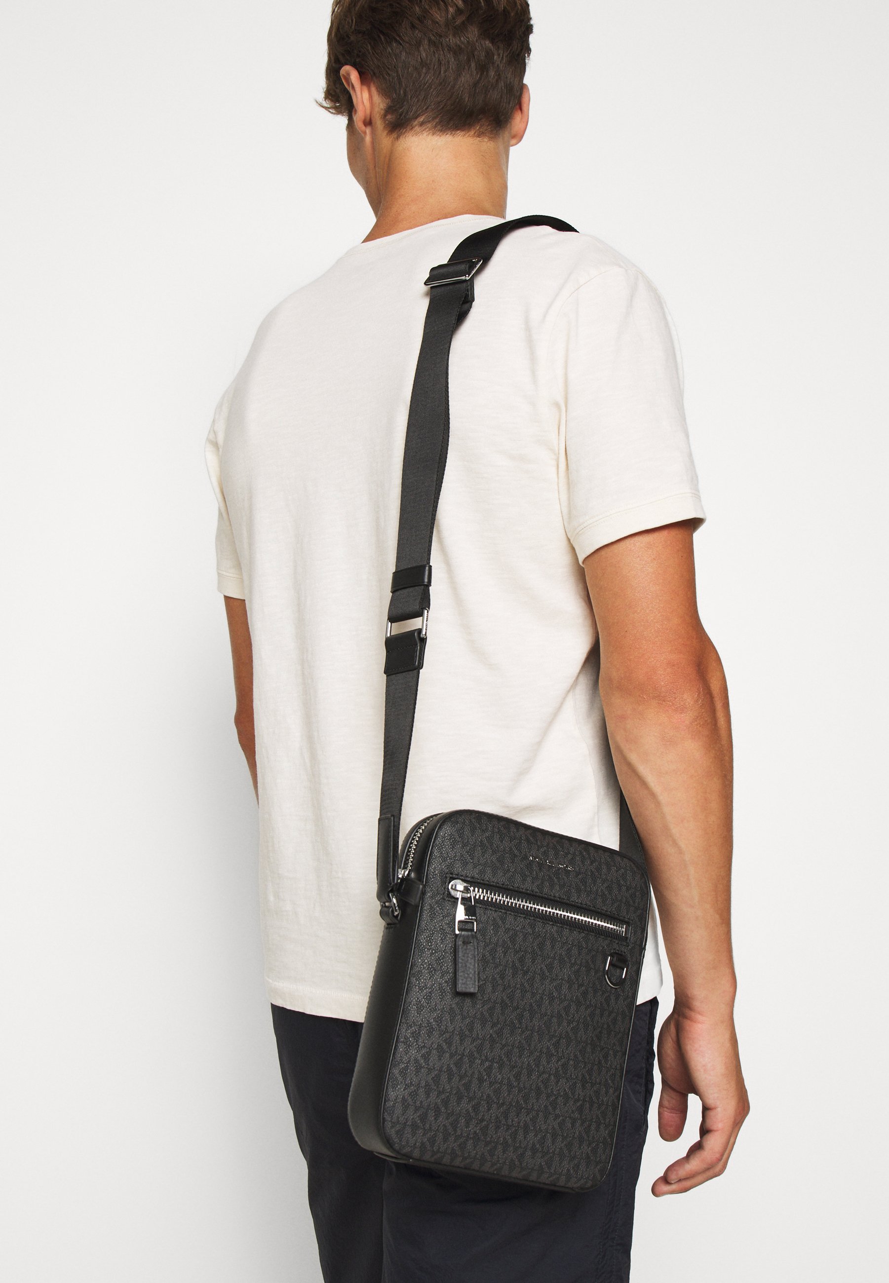 Kors HENRY FLIGHT BAG - Bandolera - black/negro - Zalando.es