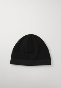 Zwarte gebreide beanie met een grijze opgerolde rand, met een gladde textuur en een ronde bovenkant. Eenvoudig, veelzijdig ontwerp geschikt voor koud weer.