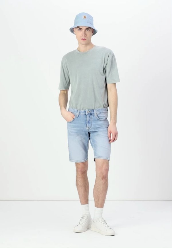 SCANTON  - Denim shorts - denim light2