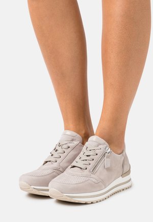 Sneakers laag - puder