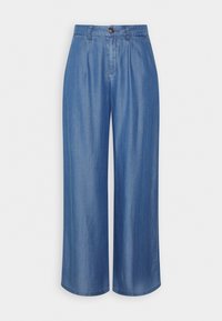 Pantalon en denim bleu à jambes larges avec une taille haute, fermeture devant à boutons, passants pour ceinture et de subtils plis à la ceinture.