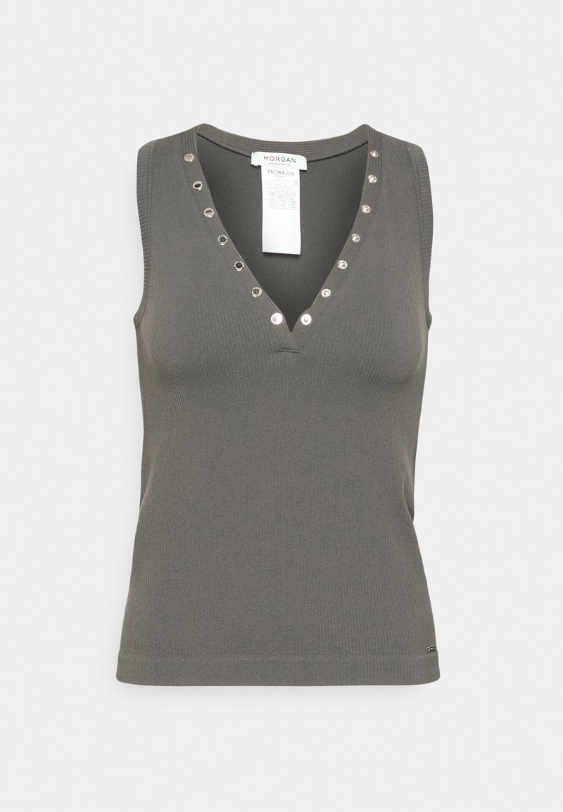 Débardeur sans manches en maille côtelée gris foncé avec un col en V, orné de clous métalliques le long du décolleté. Étiquette visible à l'intérieur.