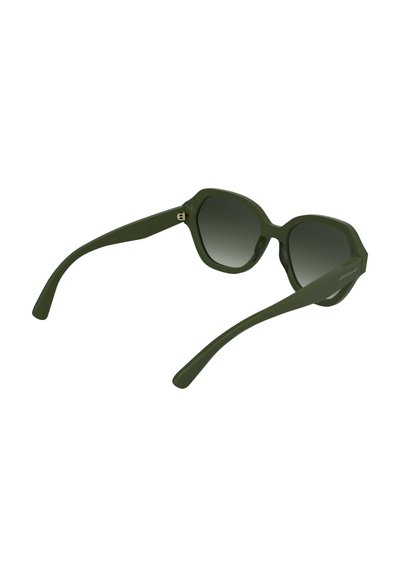 Lunettes de soleil vert olive avec une monture octogonale, une texture lisse, des verres dégradés foncés et des branches fines ornées d'accents en métal doré.