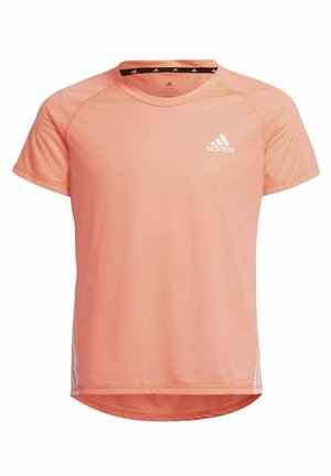 Camiseta deportiva de manga corta de Adidas en tono melocotón claro, con un tejido texturizado, cuello redondo y un logo blanco en el pecho.