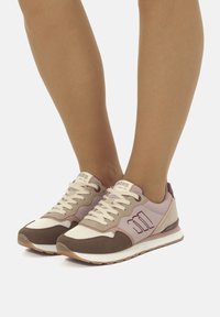 mtng Zapatillas - coralle