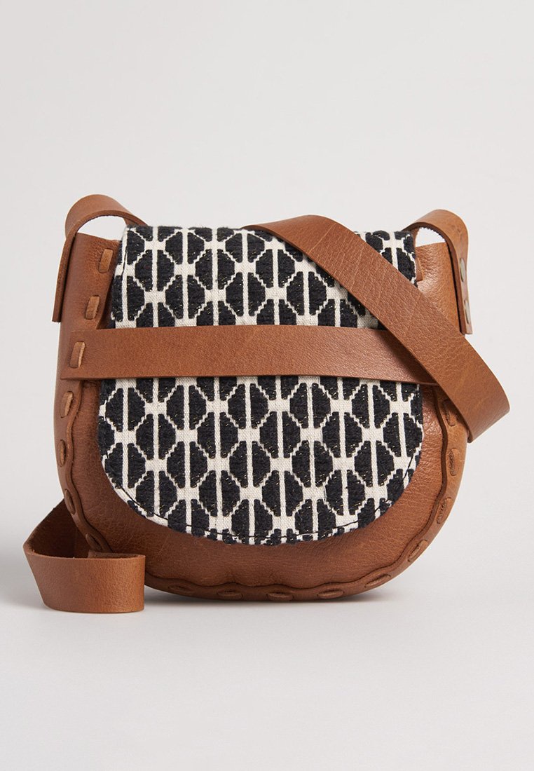 Superdry LIMITED EDITION DRY SADDLE - Bandolera - tan weave/marrón -  Zalando.es