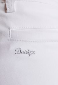 Daily Sports MAGIC HIGH WATER - Παντελόνι - white
