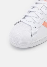 adidas Originals SUPERSTAR - Treniņu apavi - footwear white/ambient blush
