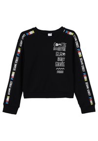 Felpa nera corta realizzata in misto cotone. Presenta testo in bianco in stile cartone animato e accenti a righe colorate sulle maniche con i marchi 'PUMA' e 'SESAME STREET'.