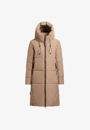 Beige gewatteerde lange jas met een hoge kraag, verstelbare capuchon en ritszakken. Heeft een gewatteerde textuur en een rechte silhoutte.