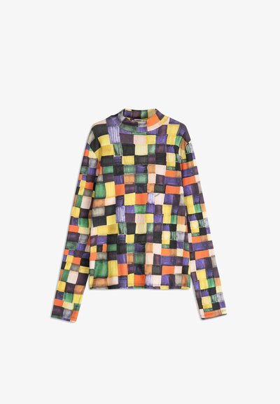 Dugi rukav, visokog ovratnika s višebojnom mrežastom uzorkom u nijansama ljubičaste, zelene, žute, narančaste i crne boje na glatkom materijalu.