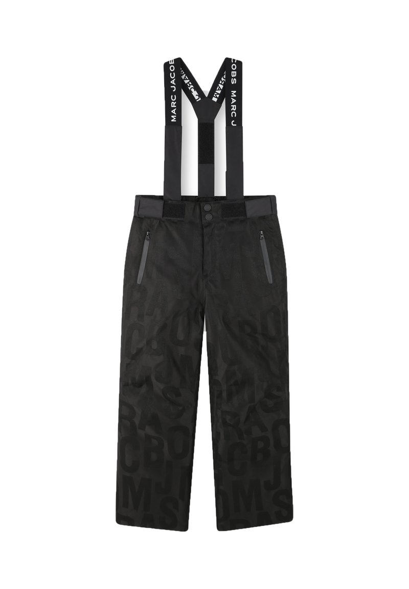 Zwarte sneeuwbroeken met verstelbare bretels van het merk "MARC JACOBS", voorzien van voorzakken met rits en een subtiel patroon van letters over de hele stof.