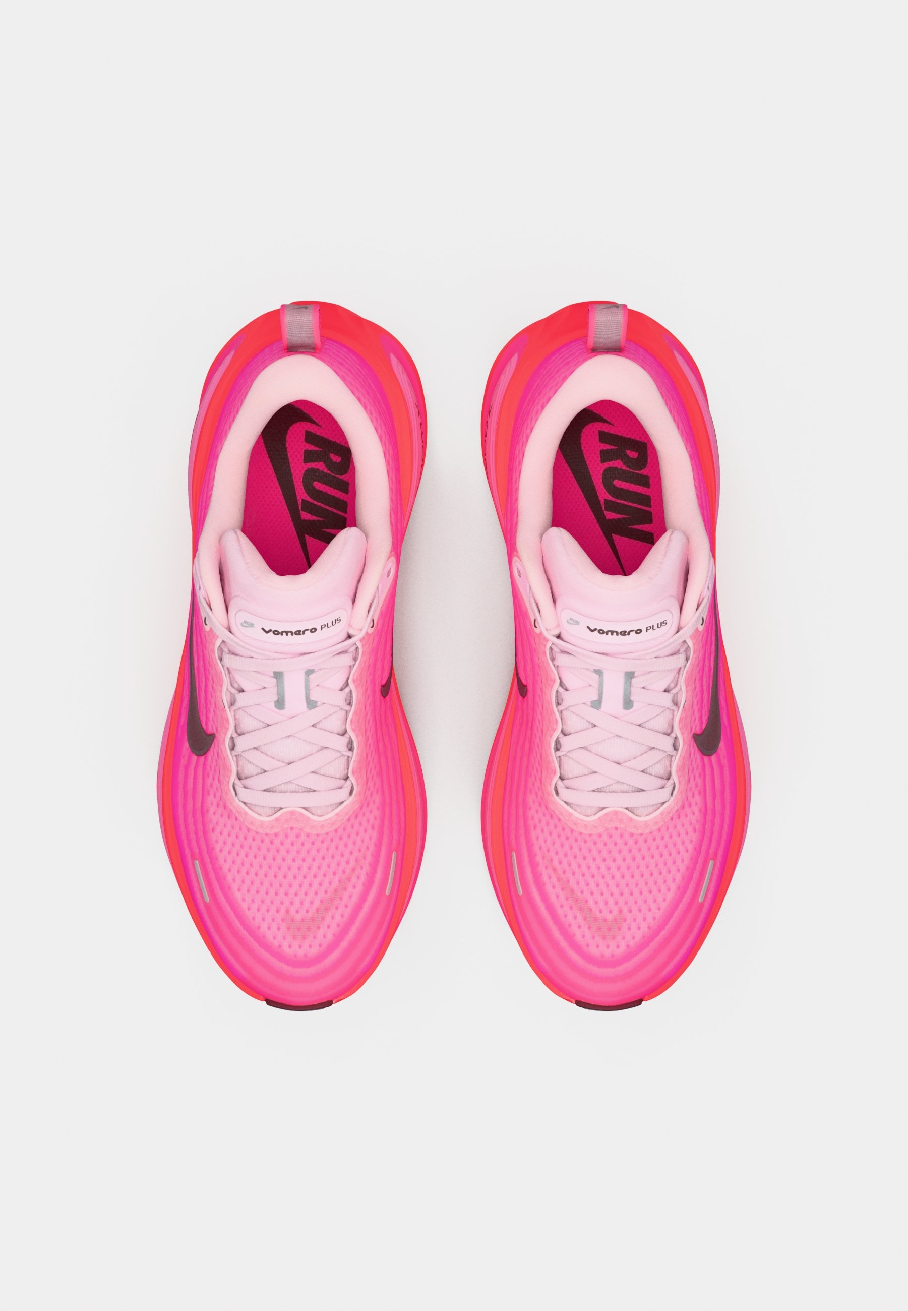 Nike Performance VOMERO PLUS - Chaussures de running sur route
