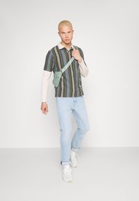Levi's® 511 SLIM - Calças de ganga justas - medium indigo worn in