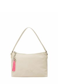 Borsa a tracolla in pelle beige con chiusura a zip, una singola tracolla e un accento con nappina rosa attaccata a un charm in metallo argentato.