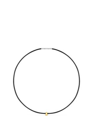 Collier à cordon noir fin avec un petit pendentif en forme d'ours doré centré en bas et un fermoir en argent en haut.