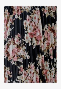 Vald, black rose flor