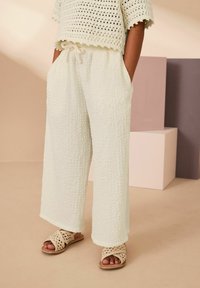 Next CRINKLE TEXTURE WIDE - REGULAR FIT - Bukser - neutral