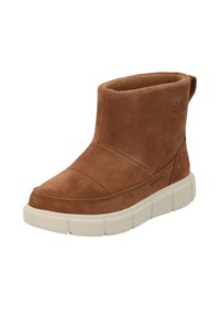 Braune Wildleder-Stiefeletten mit glatter Oberfläche, einer weißen Gummisohle und einem genähten Nahtdesign. Sie verfügen über eine Zuglasche an der Rückseite.
