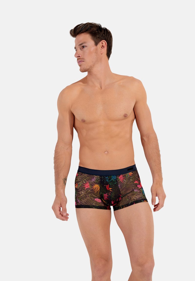 Boxershorts mit schwarzem Grund und bunten, tropischen Blumenmustern. Das Material scheint dehnbar zu sein und hat einen Marineblauen elastischen Bund.