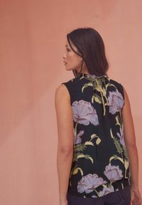 Next REGULAR FIT - HALTER TIE NECK SLEEVELESS  - Blūze - kew collection navy floral