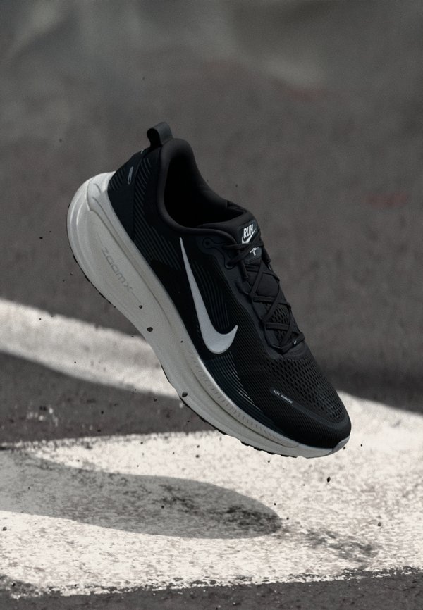 VOMERO 18 - Road running shoes3