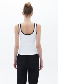 OXXO WITH ZIPPER   - Linne - white black