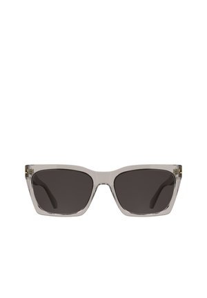 Lunettes de soleil rectangulaires avec monture grise translucide et verres teintés foncés, vues de face sur fond blanc.